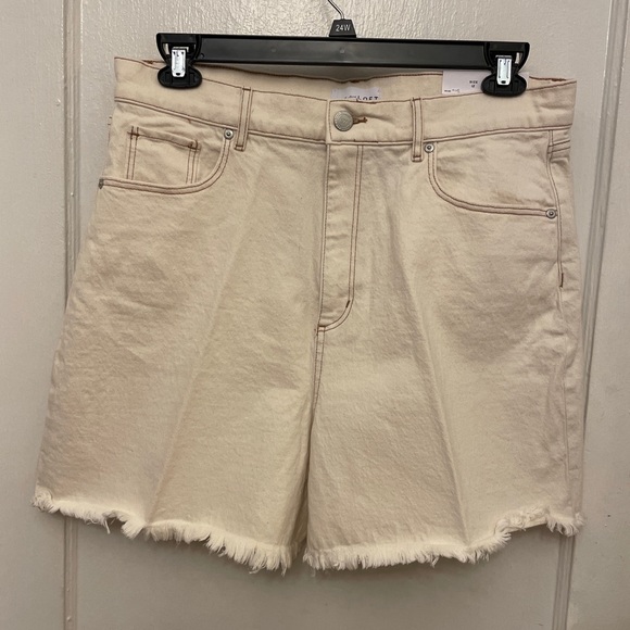 NWT LOFT HIGH-WAIST BOYFRIEND OFF WHITE JEAN SHORTS - Picture 1 of 3